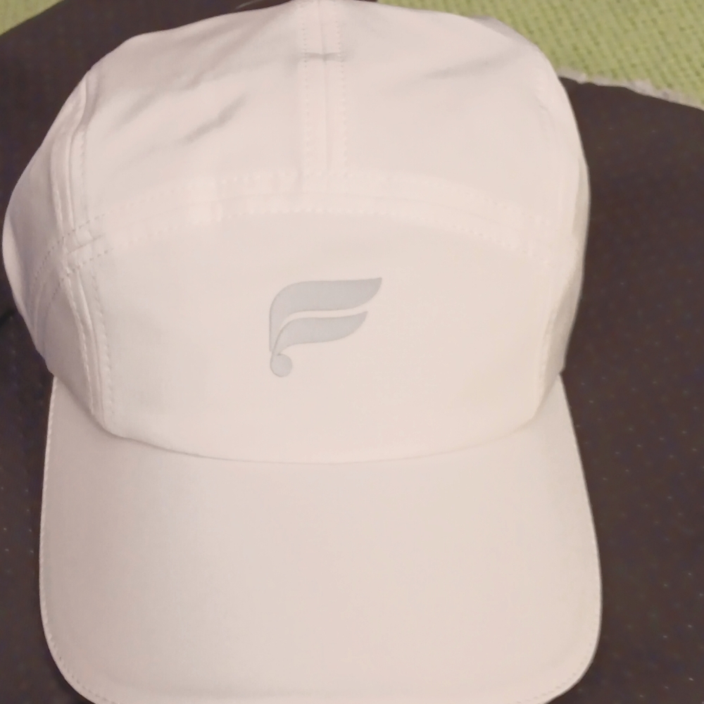 NWT FableticsFundamental   Ponytail Hat